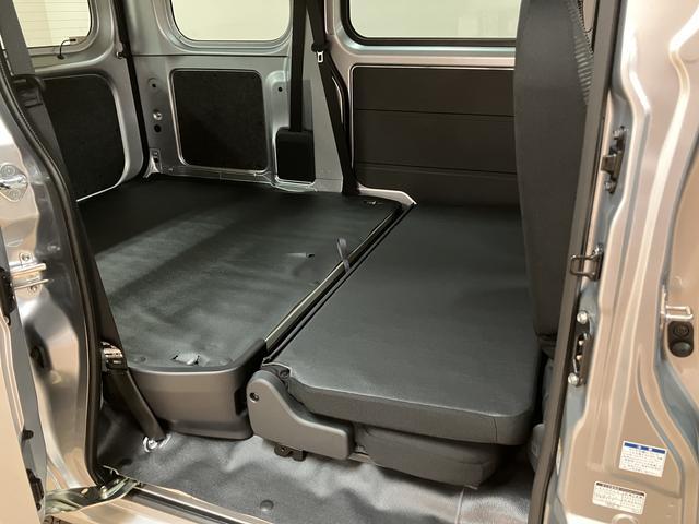 ハイゼットカーゴDX 4WD スマートアシスト キーレス リヤヒーターダクト届出済未使用車・4WD・前席パワーウインドウ・フロントシェルフ・キーレスエントリー・オートライト・リヤヒーターダクト・両側スライドドア・コーナーセンサー・衝突回避支援ブレーキ・誤発進抑制機能(大阪府)の中古車