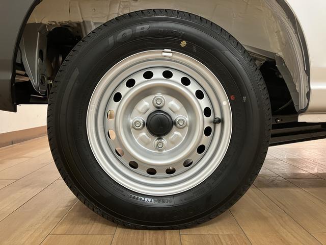 ハイゼットカーゴDX 4WD スマートアシスト キーレス リヤヒーターダクト届出済未使用車・4WD・前席パワーウインドウ・フロントシェルフ・キーレスエントリー・オートライト・リヤヒーターダクト・両側スライドドア・コーナーセンサー・衝突回避支援ブレーキ・誤発進抑制機能(大阪府)の中古車