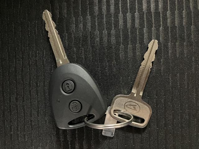 ハイゼットカーゴDX 4WD スマートアシスト キーレス リヤヒーターダクト届出済未使用車・4WD・前席パワーウインドウ・フロントシェルフ・キーレスエントリー・オートライト・リヤヒーターダクト・両側スライドドア・コーナーセンサー・衝突回避支援ブレーキ・誤発進抑制機能(大阪府)の中古車