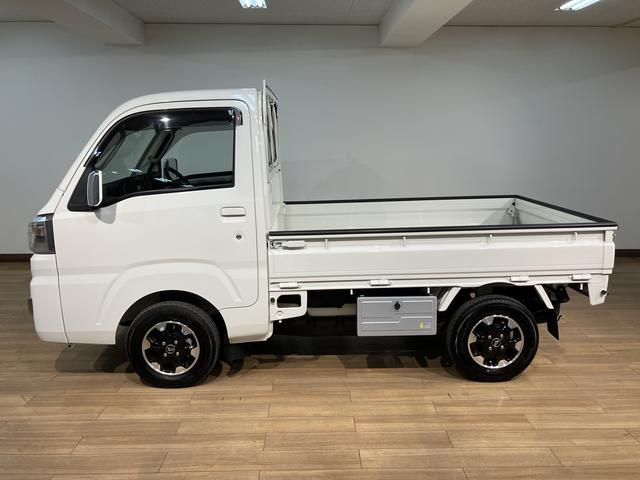 ハイゼットトラックエクストラSAIIIt 5速MT LEDヘッドランプ アルミ5速MT車・CDチューナー・LEDヘッドライト・LEDフォグランプ・パワーウインドウ・純正オプション12インチアルミホイール・荷台作業灯・工具箱・キー照明・メッキグリル・衝突回避支援ブレーキ(大阪府)の中古車