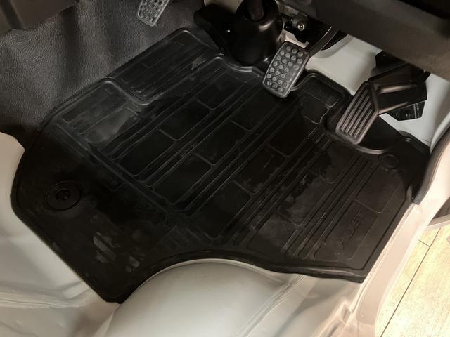 ハイゼットトラックエクストラSAIIIt 5速MT LEDヘッドランプ アルミ5速MT車・CDチューナー・LEDヘッドライト・LEDフォグランプ・パワーウインドウ・純正オプション12インチアルミホイール・荷台作業灯・工具箱・キー照明・メッキグリル・衝突回避支援ブレーキ(大阪府)の中古車