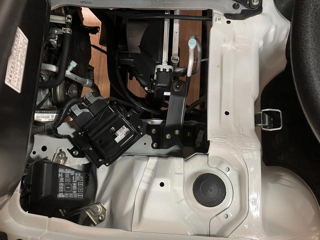 ハイゼットトラックエクストラSAIIIt 5速MT LEDヘッドランプ アルミ5速MT車・CDチューナー・LEDヘッドライト・LEDフォグランプ・パワーウインドウ・純正オプション12インチアルミホイール・荷台作業灯・工具箱・キー照明・メッキグリル・衝突回避支援ブレーキ(大阪府)の中古車