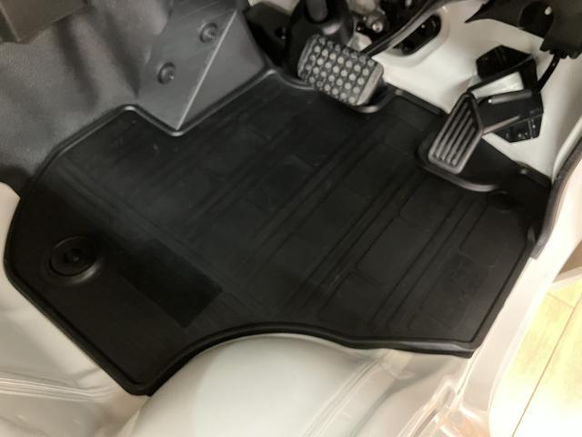 ハイゼットトラックスタンダード　届出済未使用車　ＡＭ／ＦＭラジオ届出済未使用車・ＡＭ／ＦＭラジオ・コーナーセンサー・パワーステアリング・無段階変速機（ＣＶＴ）・まごころ保証（１２カ月／走行距離無制限）・衝突回避支援ブレーキ・誤発進抑制機能・点検整備付（大阪府）の中古車