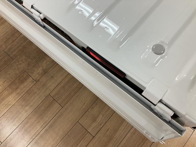 ハイゼットトラックスタンダード　届出済未使用車　ＡＭ／ＦＭラジオ届出済未使用車・ＡＭ／ＦＭラジオ・コーナーセンサー・パワーステアリング・無段階変速機（ＣＶＴ）・まごころ保証（１２カ月／走行距離無制限）・衝突回避支援ブレーキ・誤発進抑制機能・点検整備付（大阪府）の中古車