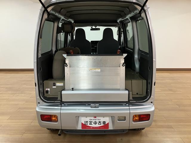ハイゼットカーゴスローパーリヤシートレス+折り畳み補助シート ドラレコ福祉車両(スロープタイプ・リヤシートレス・折り畳み補助シート)・社外ドライブレコーダー(前)・AM/FMラジオ・前席パワーウィンドウ・キーレスエントリー・両側スライドドア・1年間走行距離無制限保証(大阪府)の中古車
