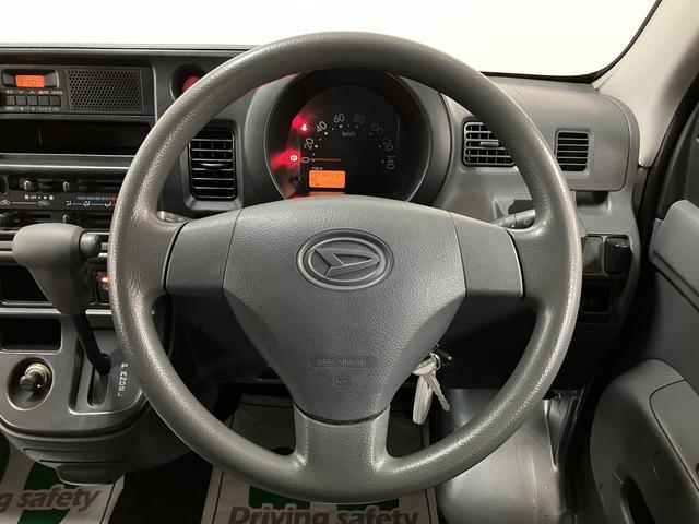 ハイゼットカーゴスローパーリヤシートレス+折り畳み補助シート ドラレコ福祉車両(スロープタイプ・リヤシートレス・折り畳み補助シート)・社外ドライブレコーダー(前)・AM/FMラジオ・前席パワーウィンドウ・キーレスエントリー・両側スライドドア・1年間走行距離無制限保証(大阪府)の中古車
