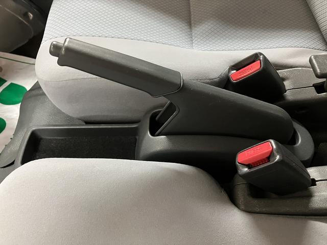 ハイゼットカーゴスローパーリヤシートレス+折り畳み補助シート ドラレコ福祉車両(スロープタイプ・リヤシートレス・折り畳み補助シート)・社外ドライブレコーダー(前)・AM/FMラジオ・前席パワーウィンドウ・キーレスエントリー・両側スライドドア・1年間走行距離無制限保証(大阪府)の中古車