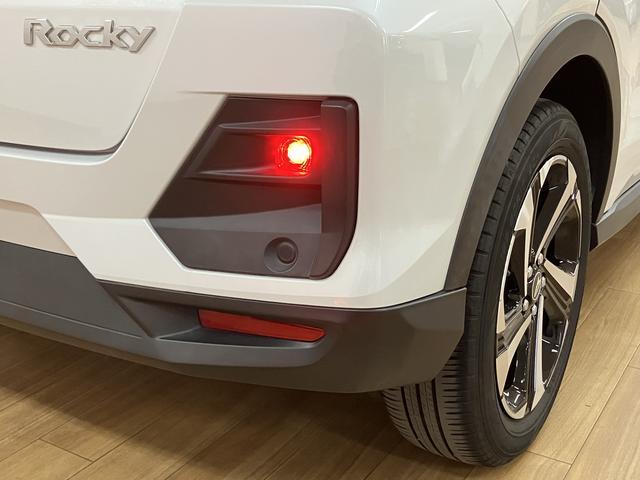 ロッキープレミアムＧ　ＨＥＶ　９インチナビ　全方位カメラ　ドラレコハイブリッド車・純正９インチメモリーナビ・全方位カメラ・ナビ連動前後ドラレコ・ＥＴＣ２．０・シートヒーター・クルーズコントロール・ＬＥＤリヤフォグ・衝突回避支援ブレーキ・誤発進抑制機能・車検整備付（大阪府）の中古車