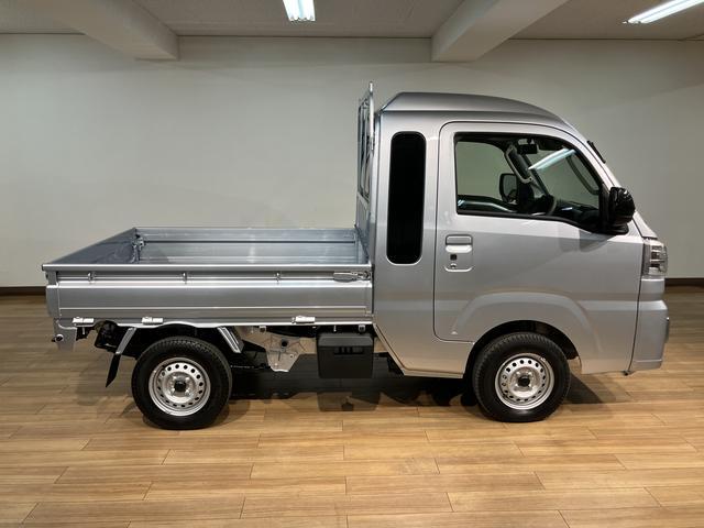 ハイゼットトラックジャンボエクストラ 電格ミラー キーフリー 届出済未使用車届出済未使用車・オーディオレス仕様・パワーウインドウ・キーフリーシステム・コーナーセンサー・荷台作業灯・フロントシェルフ・LEDヘッドライト・LEDフォグランプ・衝突回避支援ブレーキ・誤発進抑制機能(大阪府)の中古車