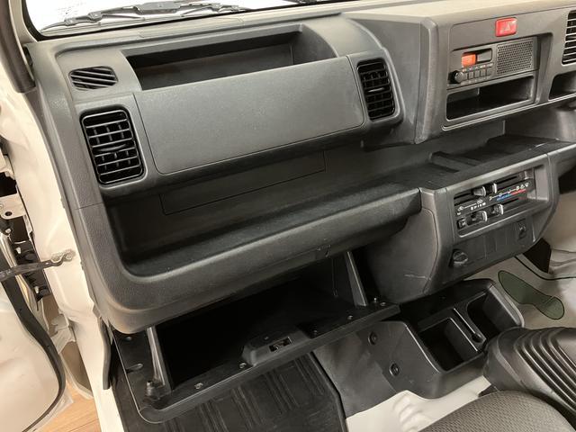 ハイゼットトラックスタンダード　５速ＭＴ　エアコン　パワステ　荷台マット付５速ＭＴ車・ＡＭ／ＦＭラジオ・ヘッドライトレベライザー・荷台ゴムマット付・マニュアルエアコン・パワーステアリング・まごころ保証付（１２カ月／走行距離無制限）・スペアタイア・ダイハツ認定中古車（大阪府）の中古車