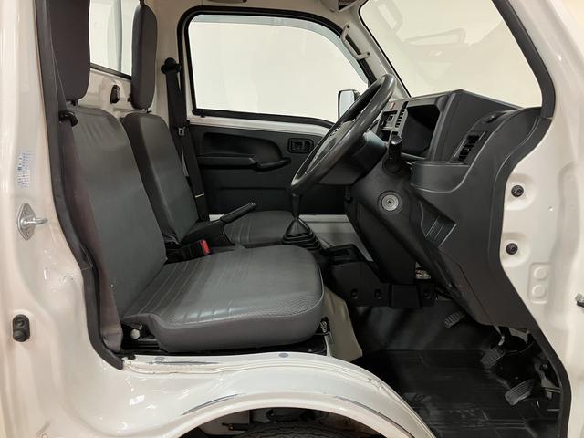 ハイゼットトラックスタンダード　５速ＭＴ　エアコン　パワステ　荷台マット付５速ＭＴ車・ＡＭ／ＦＭラジオ・ヘッドライトレベライザー・荷台ゴムマット付・マニュアルエアコン・パワーステアリング・まごころ保証付（１２カ月／走行距離無制限）・スペアタイア・ダイハツ認定中古車（大阪府）の中古車