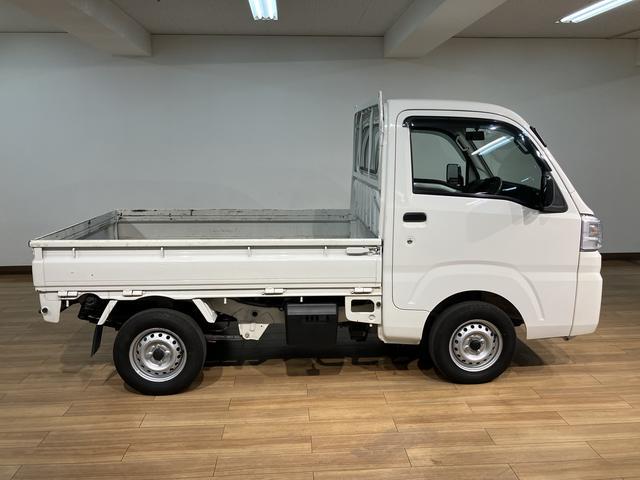 ハイゼットトラックスタンダード　５速ＭＴ　エアコン　パワステ　荷台マット付５速ＭＴ車・ＡＭ／ＦＭラジオ・ヘッドライトレベライザー・荷台ゴムマット付・マニュアルエアコン・パワーステアリング・まごころ保証付（１２カ月／走行距離無制限）・スペアタイア・ダイハツ認定中古車（大阪府）の中古車