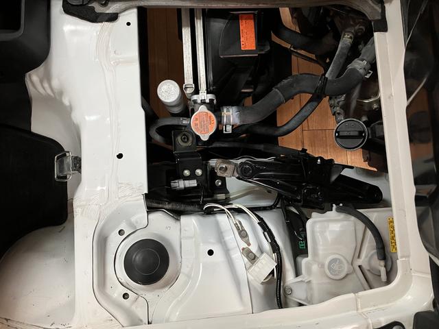 ハイゼットトラックスタンダード　５速ＭＴ　エアコン　パワステ　荷台マット付５速ＭＴ車・ＡＭ／ＦＭラジオ・ヘッドライトレベライザー・荷台ゴムマット付・マニュアルエアコン・パワーステアリング・まごころ保証付（１２カ月／走行距離無制限）・スペアタイア・ダイハツ認定中古車（大阪府）の中古車