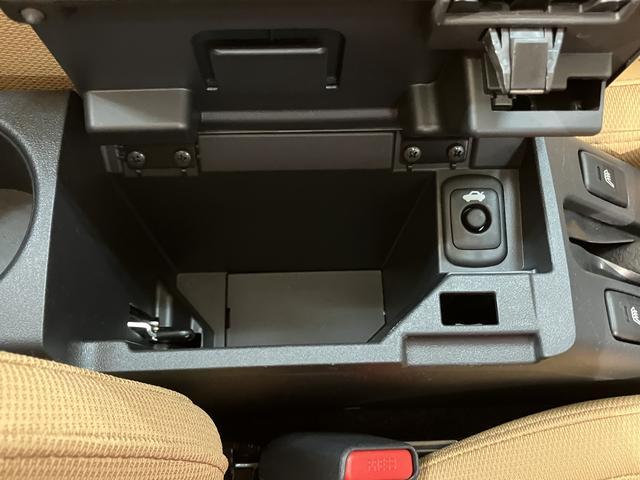 コペンローブ　弊社元試乗車　シートヒーター　ＬＥＤヘッドライト弊社元試乗車・ターボエンジン・オーディオレス仕様・ステアリングスイッチ・ＬＥＤヘッドライト・バックソナー・プッシュスタート・キーフリー・７速スーパーアクティブシフト・１６インチ純正アルミホイール（大阪府）の中古車