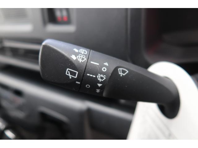 ハイゼットカーゴDX /パートタイム4WD/オートライト/ラジオ踏み間違い防止 Wエアバック キーレスエントリー エコアイドル 車線逸脱警報 切替4WD オートハイビーム オートライト 運転席エアバッグ ABS 記録簿 電動格納式ドアミラー(富山県)の中古車