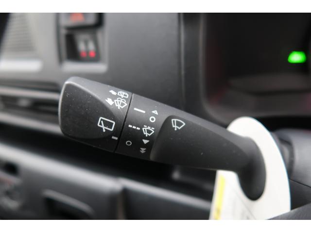 ハイゼットカーゴＤＸ　／４ＷＤ／ラジオ／キーレスエントリー／オートライト踏み間違い防止　Ｗエアバック　キーフリーシステム　エコアイドル　車線逸脱警報　切替４ＷＤ　オートハイビーム　オートライト　運転席エアバッグ　ＡＢＳ　記録簿　ＶＤＣ（富山県）の中古車