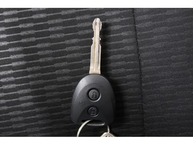 ハイゼットカーゴＤＸ　／４ＷＤ／ラジオ／キーレスエントリー／オートライト踏み間違い防止　Ｗエアバック　キーフリーシステム　エコアイドル　車線逸脱警報　切替４ＷＤ　オートハイビーム　オートライト　運転席エアバッグ　ＡＢＳ　記録簿　ＶＤＣ（富山県）の中古車