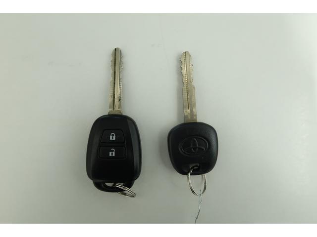 カローラフィールダーハイブリッド　／キーレスエントリー／オートエアコン横滑防止　ＰＣＳ　Ｗエアバック　キーレスリモコン　記録簿付き　電動格納式ドアミラー　アイドリングストップ　運転席エアバッグ　ＥＴＣ　衝突安全ボディ　ＡＢＳ（富山県）の中古車