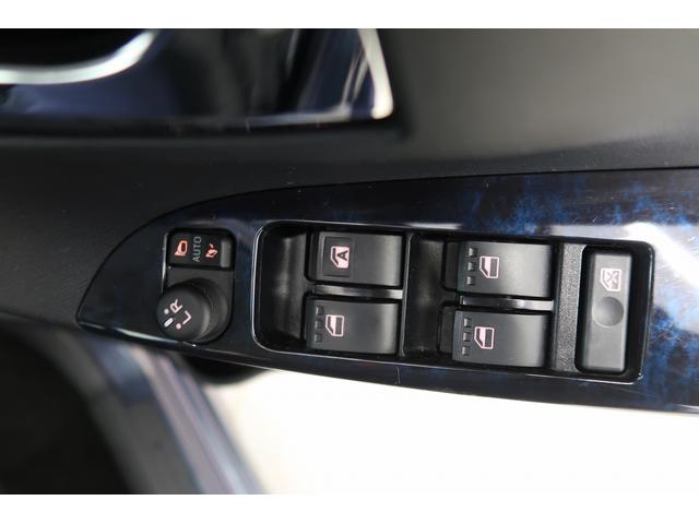 タントカスタムＸ　トップエディションＳＡIII　／ナビ／バックカメＢトゥース　バックカメラ　盗難防止装置　ＥＴＣ付き　キーフリー　オートライト　ナビＴＶ　ＬＥＤランプ　アイドリングストップ　ベンチシート　両側スライド片側電動ドア　車線逸脱警報装置（富山県）の中古車