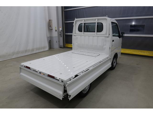 ハイゼットトラックスタンダード　／４ＷＤ／スマートアシスト／ＣＶＴ／エアコン／４ＷＤ　エアコンパワステ　エアバッグ　ＡＭ／ＦＭラジオ　整備記録簿　追突被害軽減ブレーキ　エコアイドル　安全ボディ　シングルエアバッグ　車線逸脱警報　ＥＳＣ　ＡＢＳ（富山県）の中古車