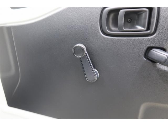 ハイゼットトラックスタンダード　／４ＷＤ／スマートアシスト／ＣＶＴ／エアコン／４ＷＤ　エアコンパワステ　エアバッグ　ＡＭ／ＦＭラジオ　整備記録簿　追突被害軽減ブレーキ　エコアイドル　安全ボディ　シングルエアバッグ　車線逸脱警報　ＥＳＣ　ＡＢＳ（富山県）の中古車