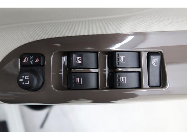 ムーヴキャンバスGメイクアップリミテッド SAIII /カーナビ/パノラマシートヒータ Bluetoothオーディオ AHB 盗難防止アラーム ESC 衝突安全ボディ サイドカメラ 電動格納式ドアミラー Bカメラ LEDライト メモリナビ Aライト フルセグTV エアバッグ(富山県)の中古車