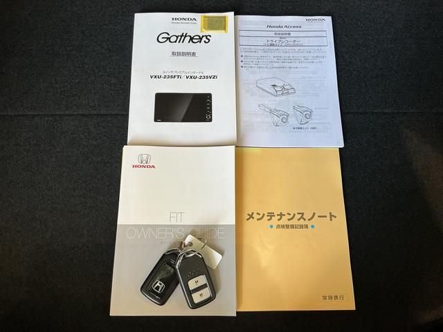 フィットホームメモリーナビ　電動格納ドアミラー　リアカメ　記録簿付　エアバッグ　ｉストップ　スマ−トキ−　盗難防止装置　ＥＴＣ車載器　Ｗエアバック　ＶＳＡ　ナビ＆ＴＶ　キーレス　ＡＢＳ（栃木県）の中古車