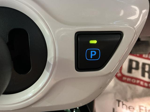 プリウスSセーフティプラス衝突回避システム 電動ミラー 衝突安全ボディ オートライト バックモニター 定期点検記録簿 LEDライト クルコン ETC装備 ナビTV イモビライザー 横滑り防止機能 キーレスエントリー(栃木県)の中古車