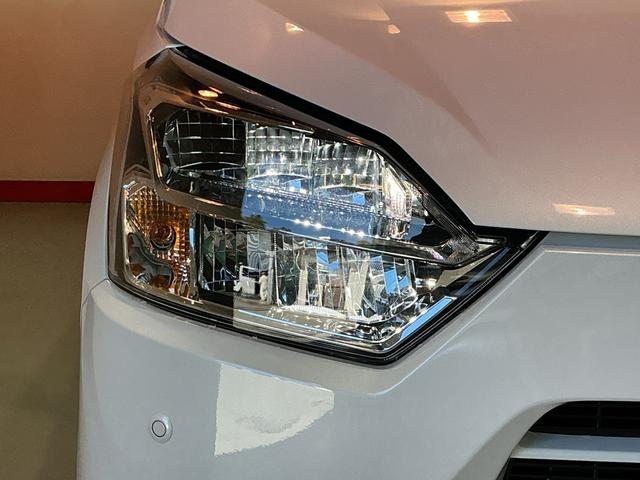 ミライースX SAIII盗難防止アラーム 衝突回避支援ブレーキ機能 コーナーソナー 電格ミラ レーンキープアシスト 安全ボディ LEDライト オートハイビーム キーレスキー オートライト アイストップ(栃木県)の中古車