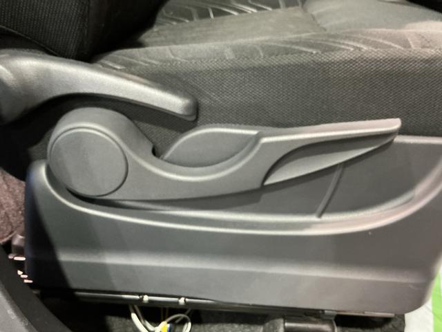 トールカスタムＧ　リミテッド　ＳＡIIIナビＴＶ　横滑り防止　オートマチックハイビーム　両側自動ドア　オートクルーズコントロール　ＬＥＤ　盗難防止装置　ＥＴＣ　キーレス　スマートキー　エコアイドル　メモリーナビ　エアバッグ（栃木県）の中古車