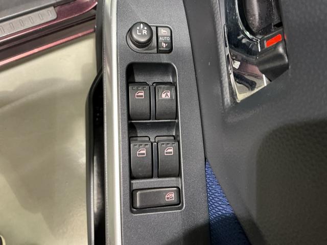 トールカスタムＧ　リミテッド　ＳＡIIIナビＴＶ　横滑り防止　オートマチックハイビーム　両側自動ドア　オートクルーズコントロール　ＬＥＤ　盗難防止装置　ＥＴＣ　キーレス　スマートキー　エコアイドル　メモリーナビ　エアバッグ（栃木県）の中古車