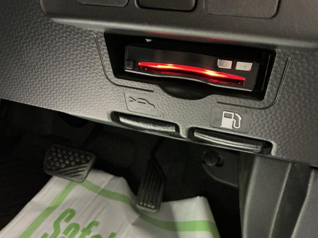 トールカスタムＧ　リミテッド　ＳＡIIIナビＴＶ　横滑り防止　オートマチックハイビーム　両側自動ドア　オートクルーズコントロール　ＬＥＤ　盗難防止装置　ＥＴＣ　キーレス　スマートキー　エコアイドル　メモリーナビ　エアバッグ（栃木県）の中古車