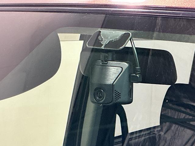 トールカスタムＧ　リミテッド　ＳＡIIIナビＴＶ　横滑り防止　オートマチックハイビーム　両側自動ドア　オートクルーズコントロール　ＬＥＤ　盗難防止装置　ＥＴＣ　キーレス　スマートキー　エコアイドル　メモリーナビ　エアバッグ（栃木県）の中古車