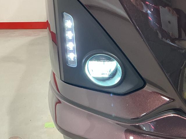 トールカスタムＧ　リミテッド　ＳＡIIIナビＴＶ　横滑り防止　オートマチックハイビーム　両側自動ドア　オートクルーズコントロール　ＬＥＤ　盗難防止装置　ＥＴＣ　キーレス　スマートキー　エコアイドル　メモリーナビ　エアバッグ（栃木県）の中古車