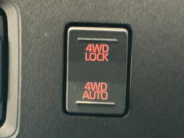 ハイゼットカーゴDX踏み間違い防止 Wエアバック セキュリティアラーム キーフリーシステム エコアイドル 車線逸脱警報 切替4WD オートハイビーム オートライト 運転席エアバッグ ABS コーナーセンサ(栃木県)の中古車