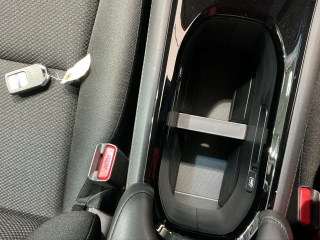 ヴェゼルハイブリッドＸリヤカメラ　アルミ　Ａクルーズ　セキュリティアラーム　ＶＳＡ　ナビＴＶ　スマートキ　衝突安全ボディ　ＬＥＤライト　Ａライト　Ｗエアバッグ　ＡＢＳ付　電動格納ドアミラー　メモリナビ（栃木県）の中古車