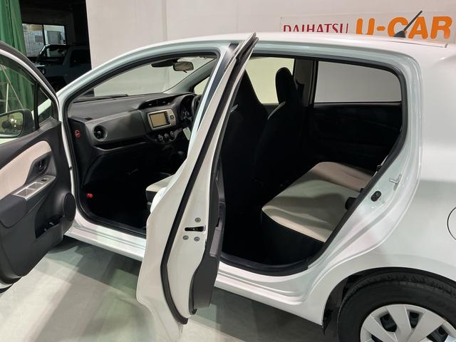 ヴィッツＦ電格ドアミラー　セキュリティ　衝突被害軽減装置　アイドリングストップ車　エアバック　Ｗエアバック　横滑り防止装置　キーレスキー　ナビ・ＴＶ　メモリーナビゲーション　ＡＢＳ　衝突安全ボディ（栃木県）の中古車