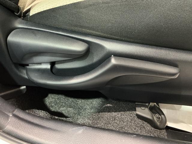 ヴィッツＦ電格ドアミラー　セキュリティ　衝突被害軽減装置　アイドリングストップ車　エアバック　Ｗエアバック　横滑り防止装置　キーレスキー　ナビ・ＴＶ　メモリーナビゲーション　ＡＢＳ　衝突安全ボディ（栃木県）の中古車