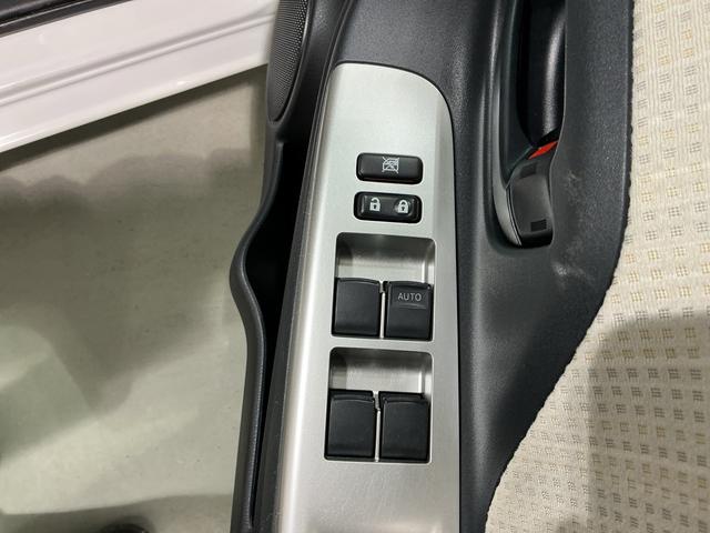 ヴィッツＦ電格ドアミラー　セキュリティ　衝突被害軽減装置　アイドリングストップ車　エアバック　Ｗエアバック　横滑り防止装置　キーレスキー　ナビ・ＴＶ　メモリーナビゲーション　ＡＢＳ　衝突安全ボディ（栃木県）の中古車