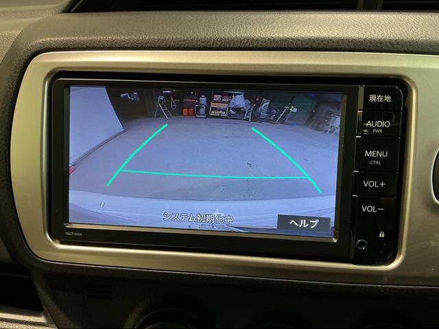 ヴィッツＦ電格ドアミラー　セキュリティ　衝突被害軽減装置　アイドリングストップ車　エアバック　Ｗエアバック　横滑り防止装置　キーレスキー　ナビ・ＴＶ　メモリーナビゲーション　ＡＢＳ　衝突安全ボディ（栃木県）の中古車