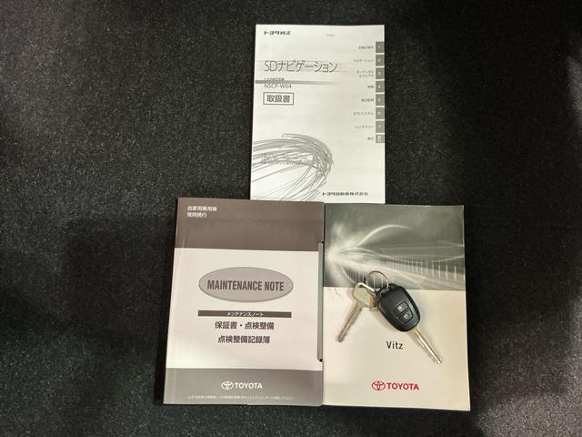 ヴィッツＦ電格ドアミラー　セキュリティ　衝突被害軽減装置　アイドリングストップ車　エアバック　Ｗエアバック　横滑り防止装置　キーレスキー　ナビ・ＴＶ　メモリーナビゲーション　ＡＢＳ　衝突安全ボディ（栃木県）の中古車