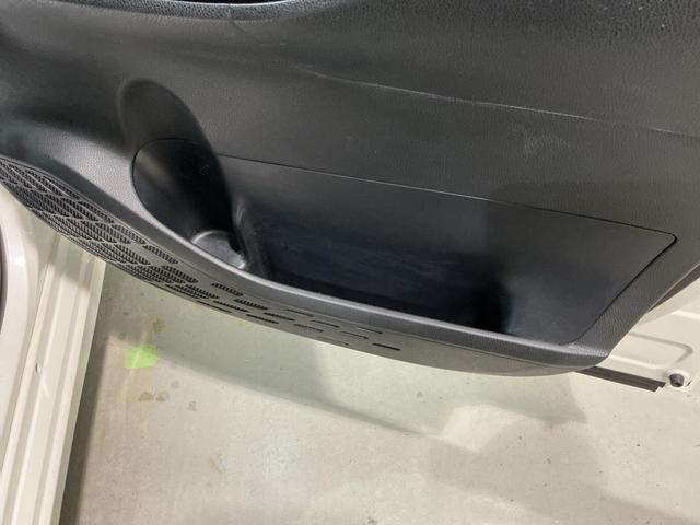 エスクァイアハイブリッドＧｉプレミアムパッケジブラックテーラード誤発進抑制機能　電動格納ミラー　前後ソナー　アイドリングストップ　Ｂカメラ　スマートキー　ナビ＆ＴＶ　イモビライザー　オートライト　前席シートヒーター　ＬＥＤランプ　ＥＴＣ車載器　クルーズコントロール（栃木県）の中古車