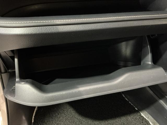 エスクァイアハイブリッドＧｉプレミアムパッケジブラックテーラード誤発進抑制機能　電動格納ミラー　前後ソナー　アイドリングストップ　Ｂカメラ　スマートキー　ナビ＆ＴＶ　イモビライザー　オートライト　前席シートヒーター　ＬＥＤランプ　ＥＴＣ車載器　クルーズコントロール（栃木県）の中古車