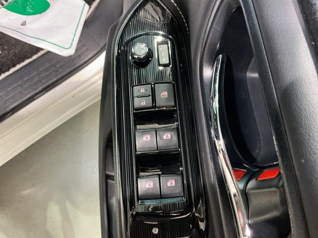 エスクァイアハイブリッドＧｉプレミアムパッケジブラックテーラード誤発進抑制機能　電動格納ミラー　前後ソナー　アイドリングストップ　Ｂカメラ　スマートキー　ナビ＆ＴＶ　イモビライザー　オートライト　前席シートヒーター　ＬＥＤランプ　ＥＴＣ車載器　クルーズコントロール（栃木県）の中古車