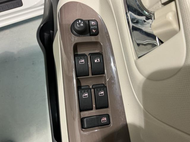 ムーヴキャンバスＧメイクアップＶＳ　ＳＡIII両自動ドア　ｉ−ｓｔｏｐ　プッシュスタートスマートキー　パノラマモニター　追突被害軽減ブレーキ　ナビ＆ＴＶ　盗難防止アラーム　エアバック　ＬＥＤ　キーフリー　横滑り防止装置　雹害あり（栃木県）の中古車