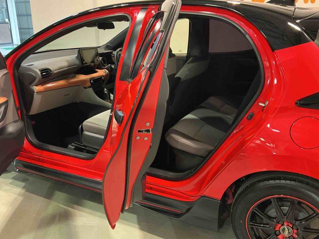 ヤリスハイブリッドＺナビゲーションシステム　バックカメラ　ＥＶモード切替　クルーズコントロール　　社外アルミホイール　ＬＥＤヘッドライト　キーフリーシステム（栃木県）の中古車