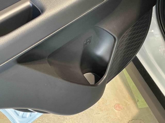 ロッキープレミアムＧナビゲーションシステム　バックカメラ　キーフリーシステム　アルミホイール　運転席・助手席シートヒーター　オートライト　オートハイビーム　クルーズコントロール機能　運転席・助手席シートヒーター（栃木県）の中古車