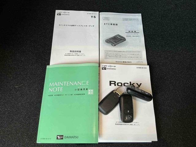 ロッキープレミアムＧディスプレイオーディオ　パノラマモニター　キーフリーシステム　アルミホイール　運転席・助手席シートヒーター　オートライト　オートハイビーム　クルーズコントロール機能　運転席・助手席シートヒーター（栃木県）の中古車