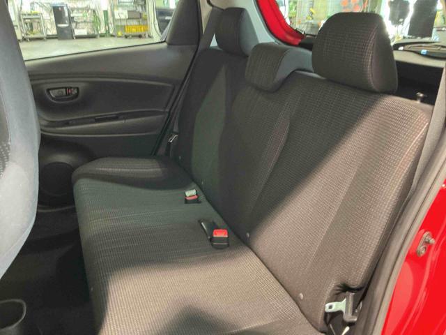 ヴィッツＦ電動格納式ドアミラー　キーレスキー　助手席エアバッグ　盗難防止システム　ドライブレコーダー　ＡＢＳ付き　衝突安全ボディ　ナビＴＶ　エアバック　ＥＴＣ　メモリナビ（栃木県）の中古車