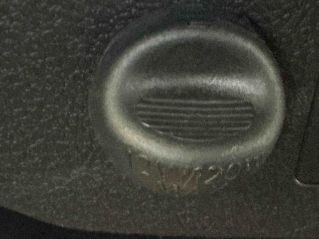 ヴィッツＦ電動格納式ドアミラー　キーレスキー　助手席エアバッグ　盗難防止システム　ドライブレコーダー　ＡＢＳ付き　衝突安全ボディ　ナビＴＶ　エアバック　ＥＴＣ　メモリナビ（栃木県）の中古車